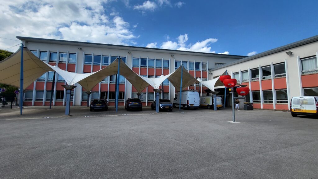 Installation de stores à l'école communale de Kayl