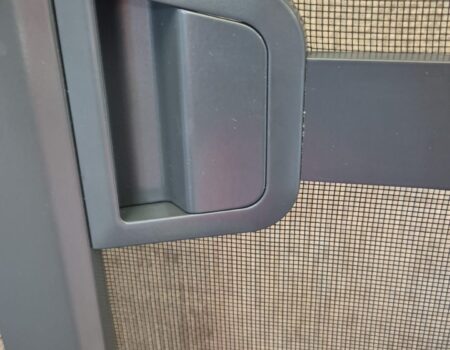 Moustiquaire porte battante sur mesure, posée au Luxembourg (14) Moustiquaire porte battante sur mesure, posée au Luxembourg (14)