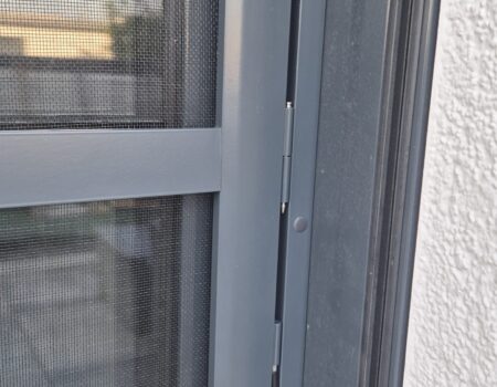 Moustiquaire porte battante sur mesure, posée au Luxembourg (18) Moustiquaire porte battante sur mesure, posée au Luxembourg (18)