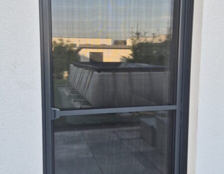 Moustiquaire porte battante sur mesure, posée au Luxembourg (20) Moustiquaire porte battante sur mesure, posée au Luxembourg (20)