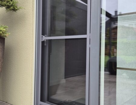 Moustiquaire porte battante sur mesure, posée au Luxembourg (21) Moustiquaire porte battante sur mesure, posée au Luxembourg (21)