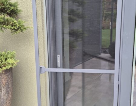 Moustiquaire porte battante sur mesure, posée au Luxembourg (27) Moustiquaire porte battante sur mesure, posée au Luxembourg (27)
