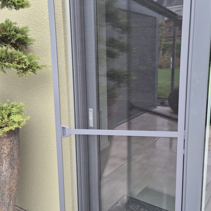 Moustiquaire porte battante sur mesure, posée au Luxembourg (27) Moustiquaire porte battante sur mesure, posée au Luxembourg (27)